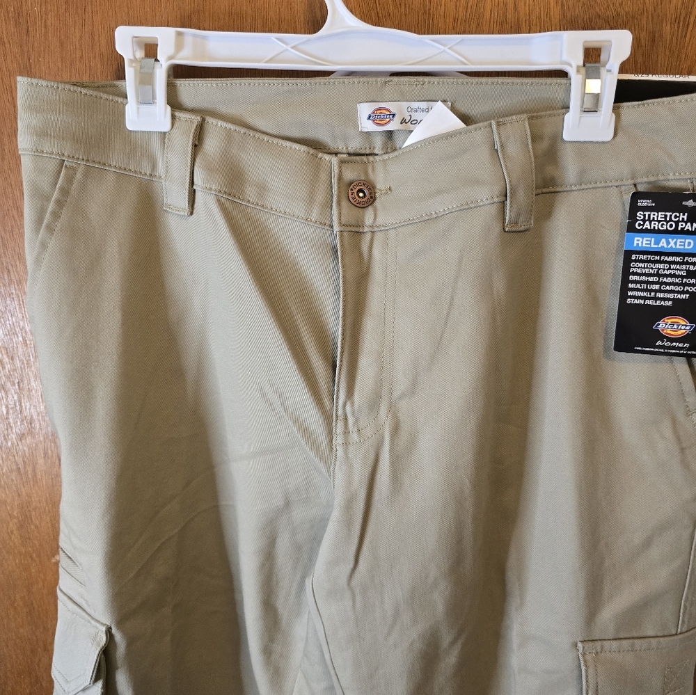 Dickies Womens Tan Cargo Pants Size 8 NWT - Picture 2 of 5
